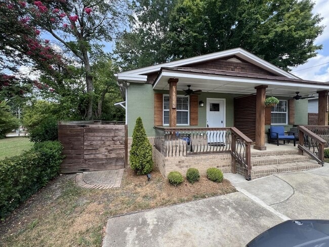 Building Photo - 1464 Sawyer Rd