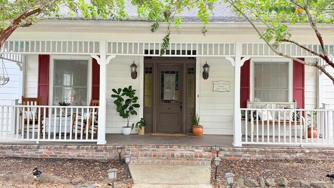 Building Photo - 6855 Pine St