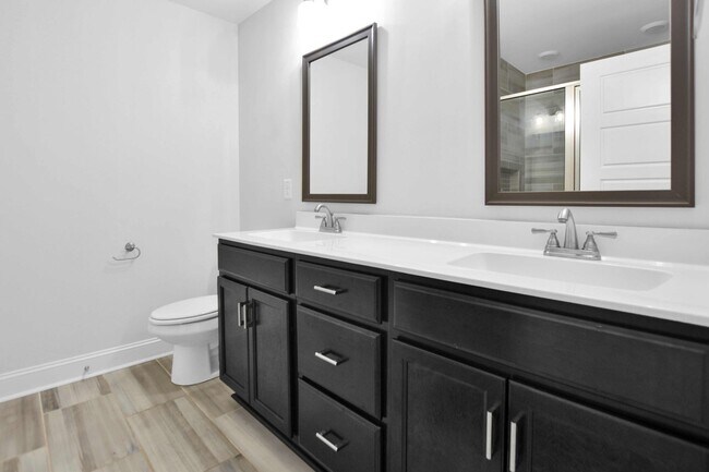 Building Photo - Pet Friendly Three Bedroom!