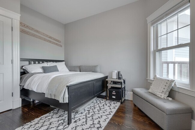 Building Photo - 41 Farragut Rd