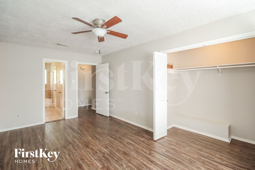 Building Photo - 10622 Lofty Pines Dr