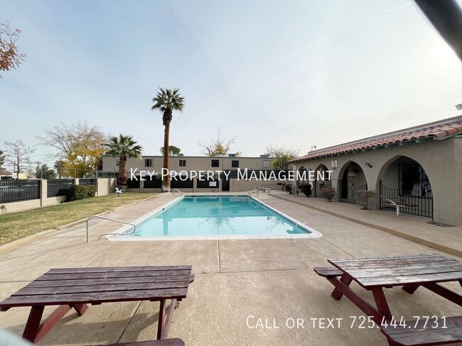 Building Photo - MODERN 2 BED, 1.5 BATH TOWNHOME LOCATED IN...