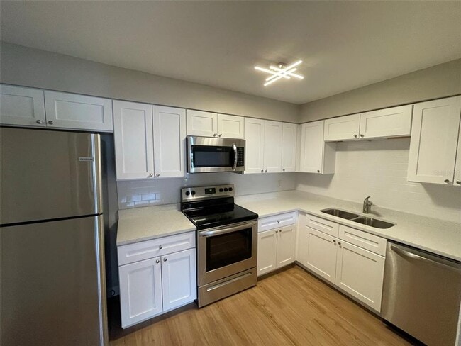 Building Photo - 511 Duchess Ct