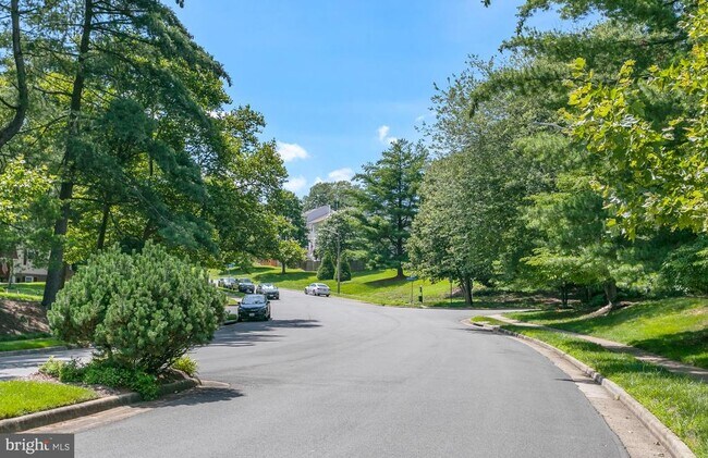 Building Photo - 7433 Hatherleigh Ct