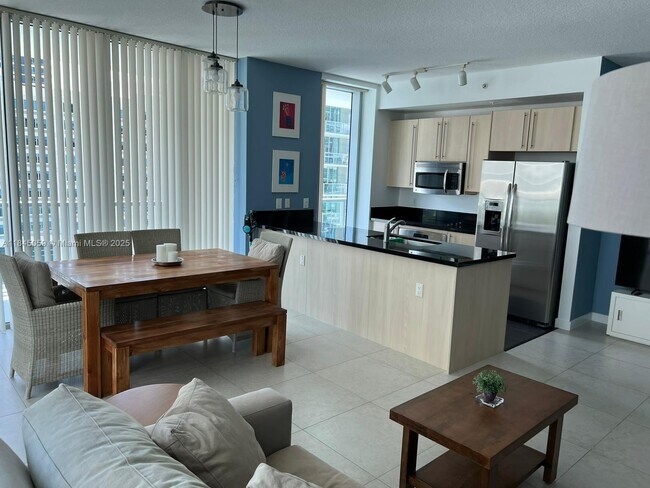 Building Photo - 1111 SW 1st Ave