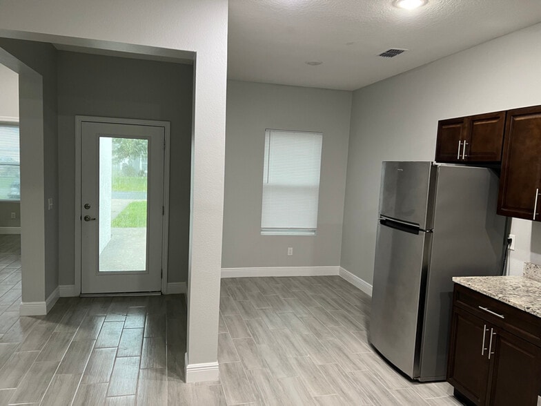 Building Photo - 736 Bittern Ln