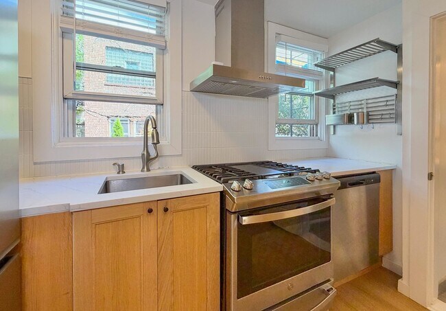 Building Photo - 432 2nd St