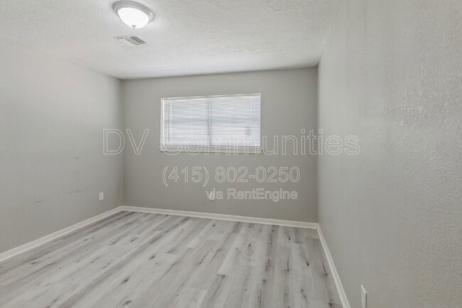 Building Photo - 2107 Lamar Dr