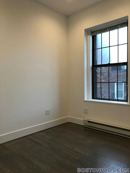 Building Photo - 88 W Cedar St