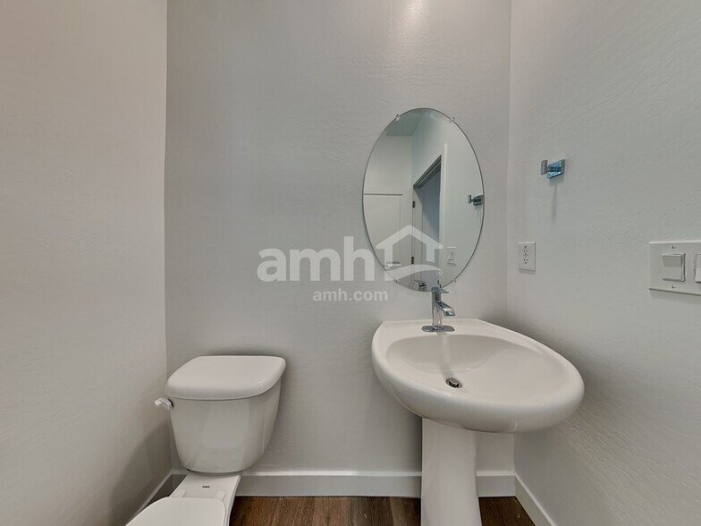 Building Photo - 4507 S 97th Dr