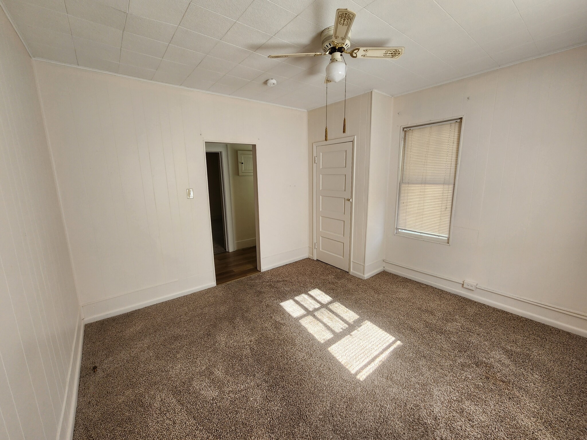 Bedroom - 701 Grant Ave