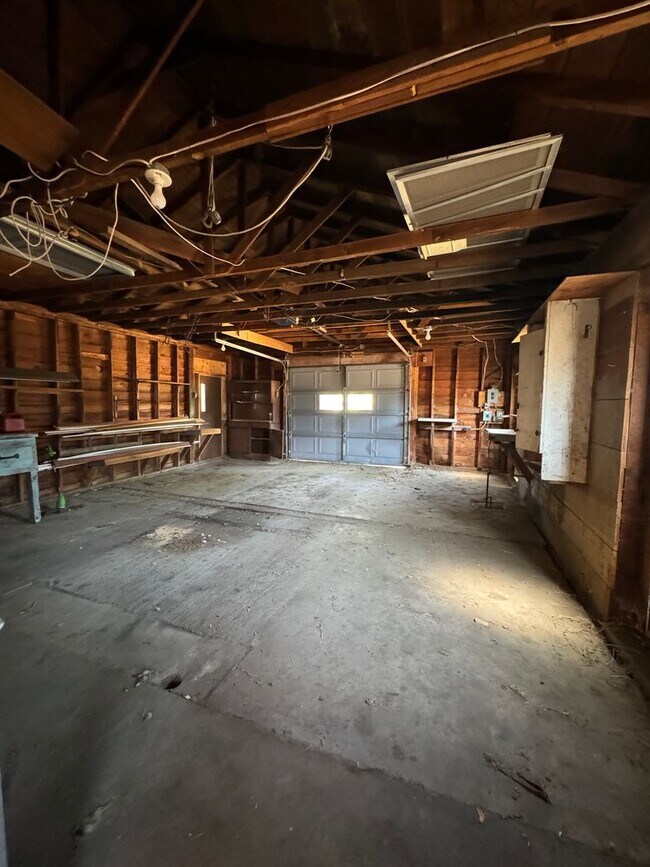 Building Photo - 1008 Lake Ave