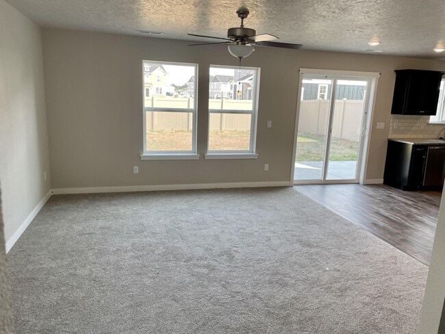 Building Photo - 5978 S Carlburg Ave