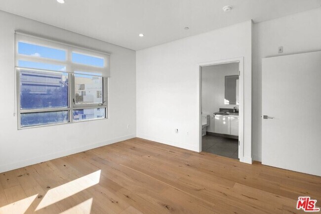 Building Photo - 938 Orange Grove Ave