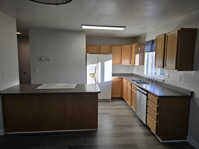 Building Photo - 745 Linda Ln