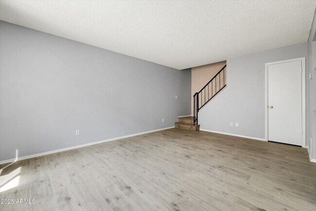 Building Photo - GORGEOUS Updated 2 bedroom Condo in Old To...