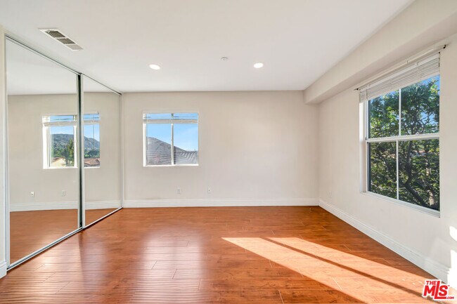 Building Photo - 12440 La Cresta Way