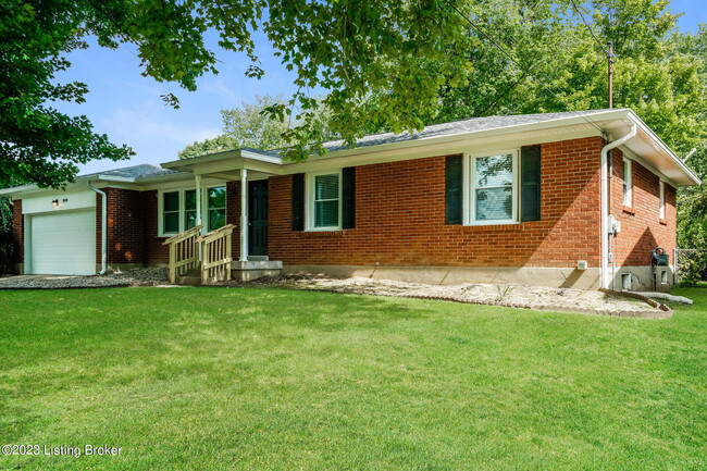 Building Photo - 9909 Lakewood Dr
