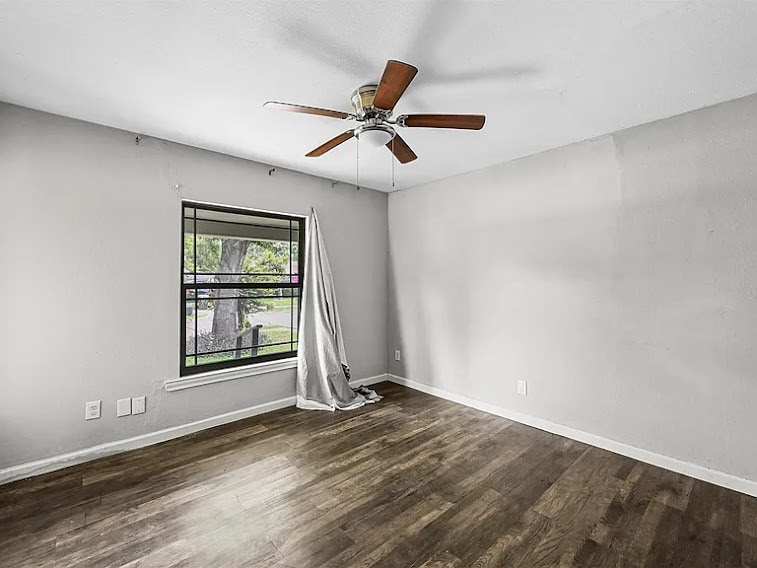 Building Photo - 3035 Modree Ave