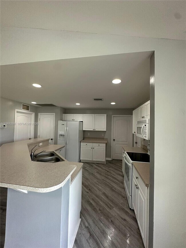 Building Photo - 507 Peerless Cir