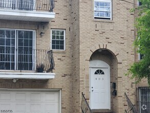 Building Photo - 403 New St