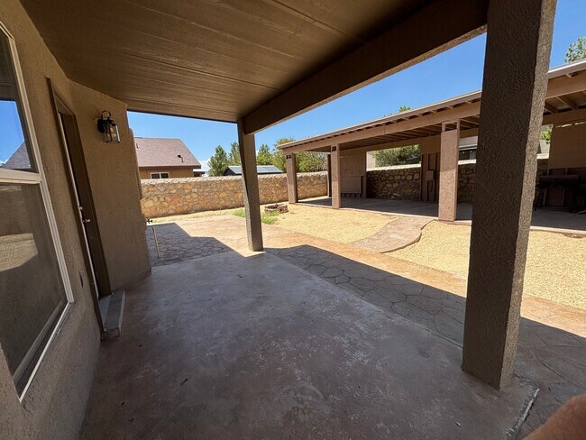 Building Photo - 2921 Pino Seco Pl