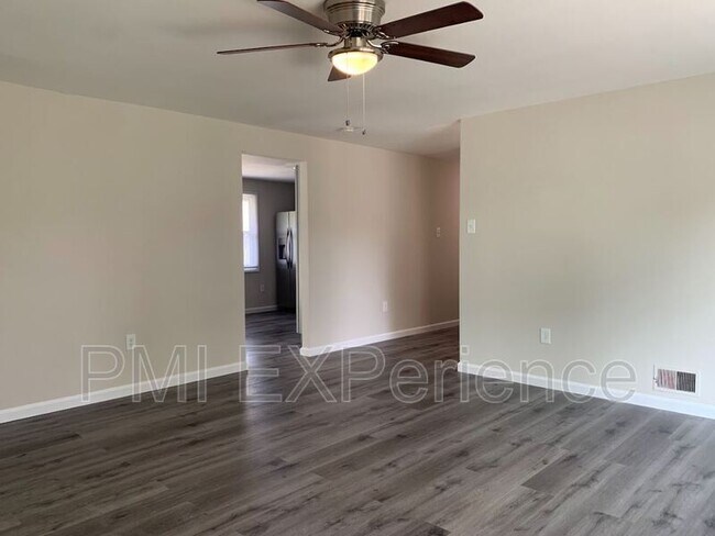 Building Photo - 5600 Daniel Cir