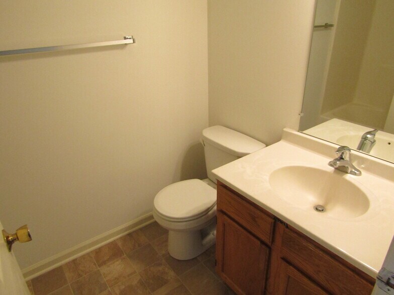 Building Photo - 52 Hilldale Dr