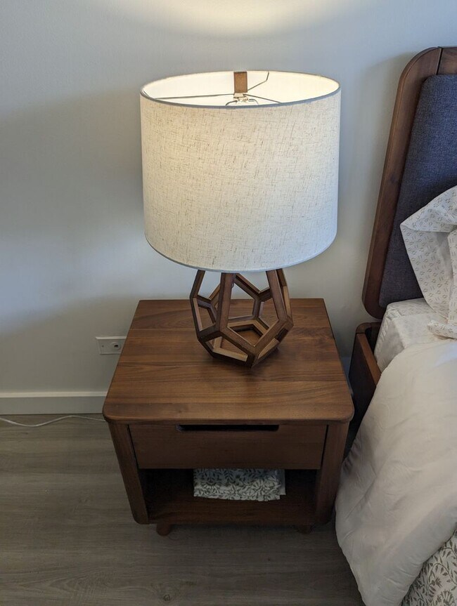 Building Photo - $1,900/mo – Furnished Studio in Waikiki | ...