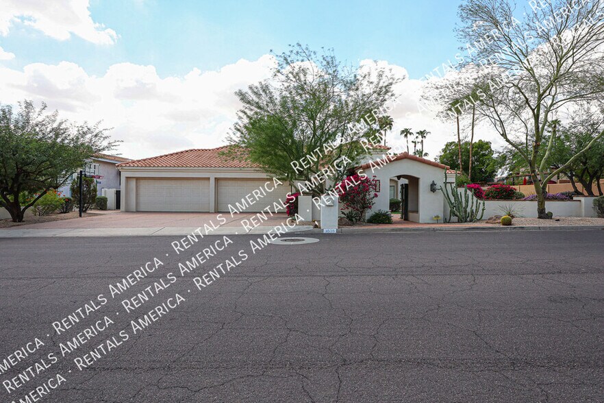 Building Photo - 3525 E Equestrian Trail