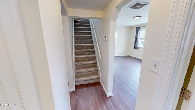 Building Photo - 18 Whitney Rd