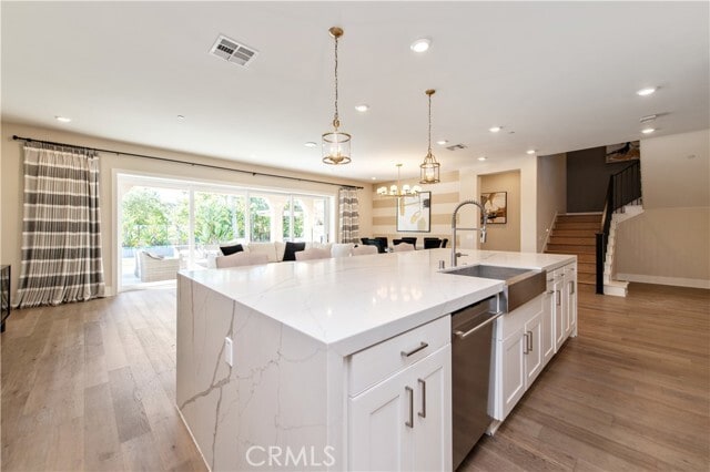 Building Photo - 86 Bellatrix