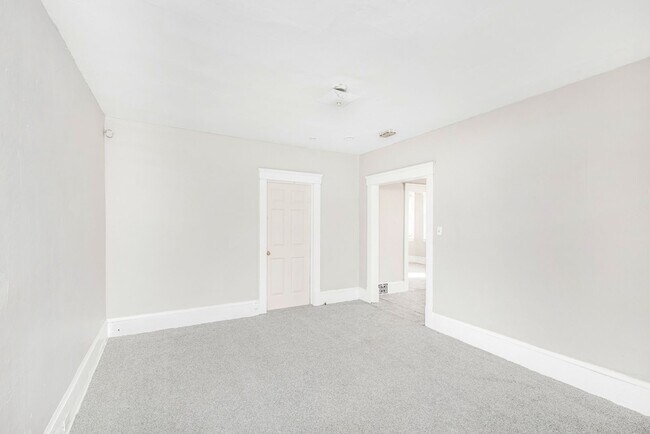 Building Photo - 1316-1318 E 85th St