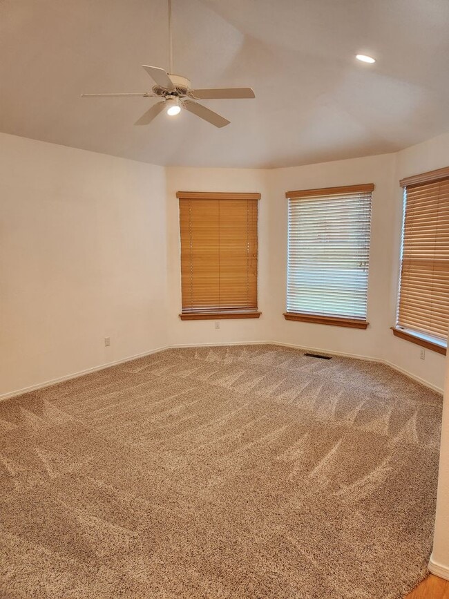 Building Photo - Spacious Country Club Home | 2,900+ Sq Ft | A/C | 3-Car Garage