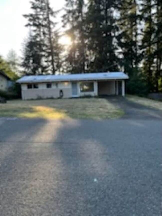 Primary Photo - Remolded Rambler 3BR, 1BA,Big shop, fenced...