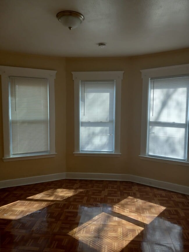 Building Photo - 48 Hurlburt St