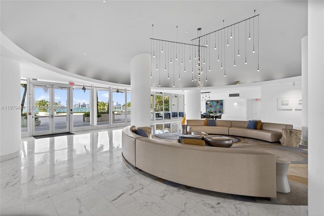 Building Photo - 1000 West Ave