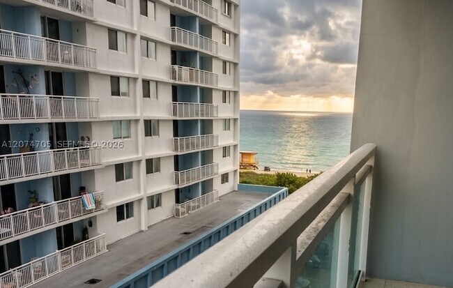 Building Photo - 6917 Collins Ave