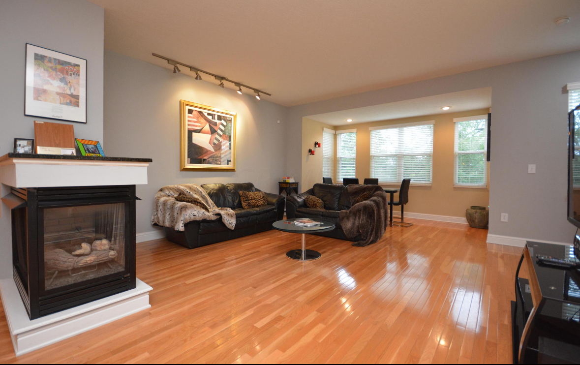 Open floorplan living room - 1834 Northwest Blvd