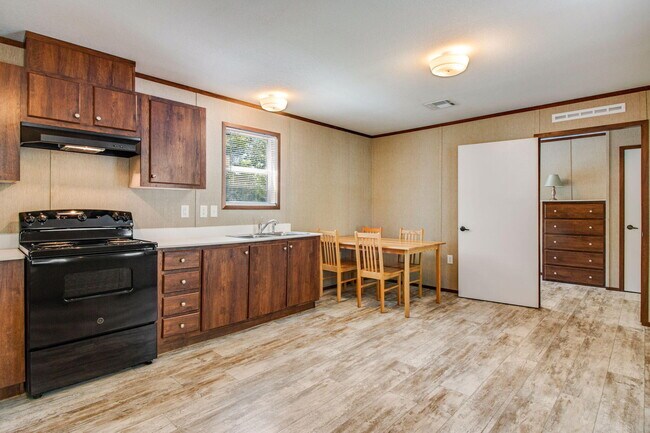 Building Photo - 396 Peachtree Cir