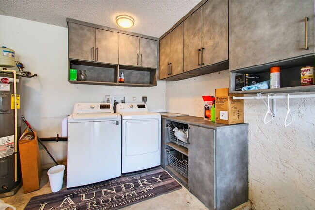 Building Photo - 10332 Islander Dr