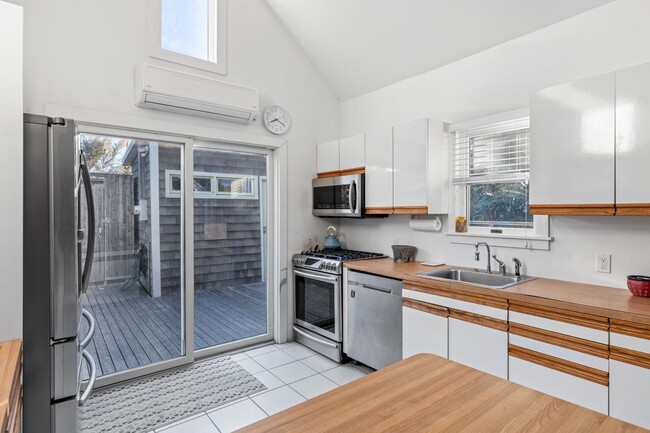 Building Photo - 38 Homesite Ave