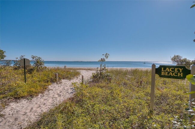 Building Photo - 210 Robinson Ln