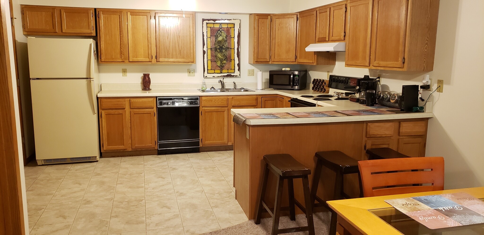 Kitchen counter and island - 260 Cayman St