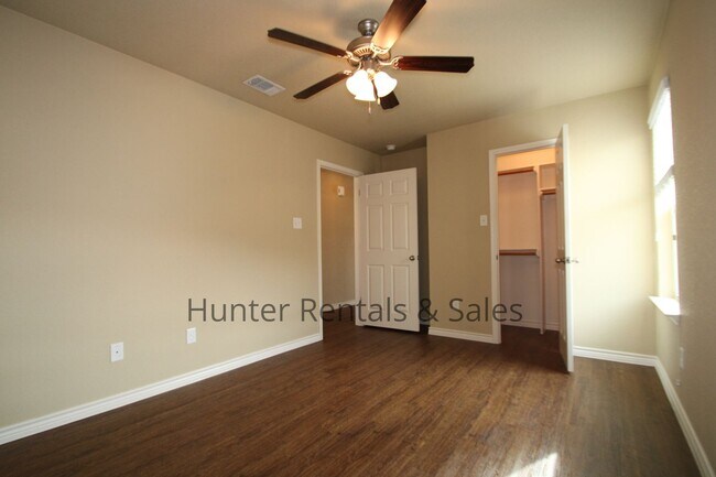 Building Photo - Spacious 2-bedroom!!!