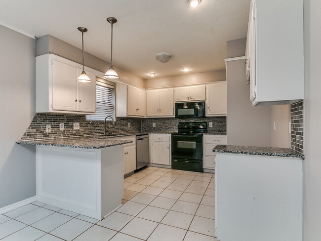 Building Photo - 205 N Rockypoint Dr
