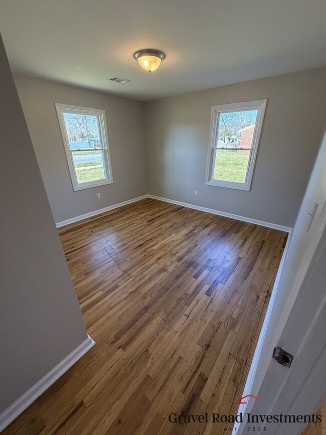 Building Photo - Beautifully Remodeled 3-Bedroom, 1-Bathroom House with Fenced Backyard