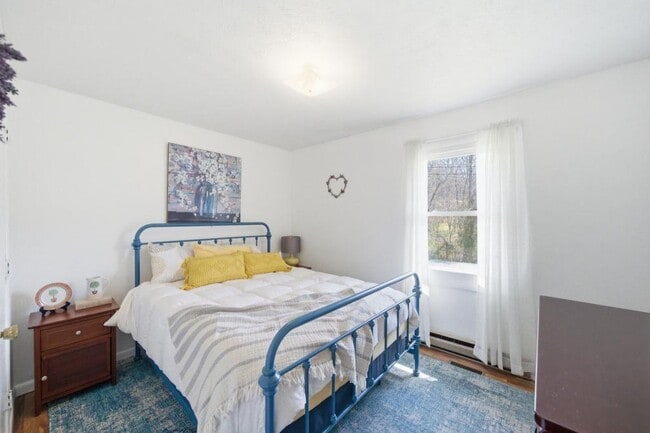 Building Photo - 392 Minga Rd