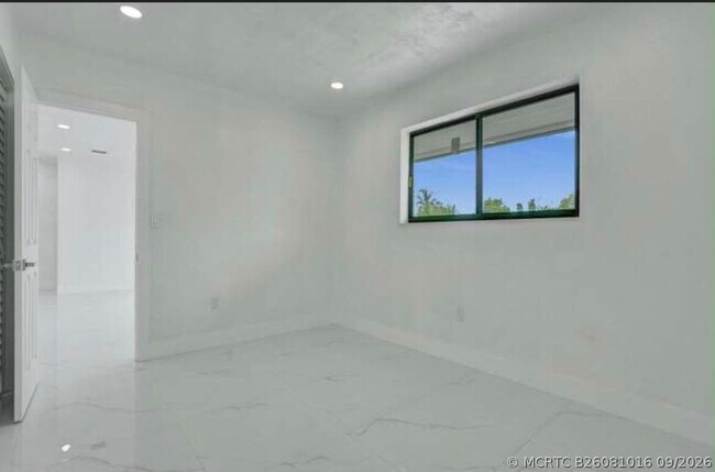Building Photo - 6546 SW 21st St