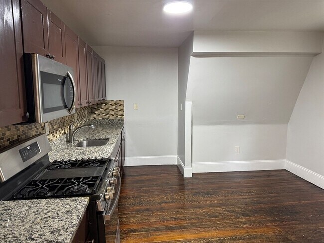 Building Photo - 89 Waldeck St